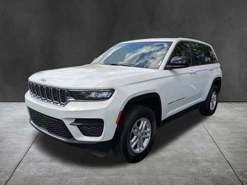 Used 2024 Jeep Grand Cherokee Laredo w/ Luxury Tech Group I AWD/4WD image 8