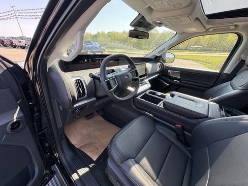 New 2026 Ford Expedition Platinum image 32