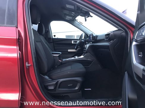 Used 2022 Ford Explorer XLT image 18