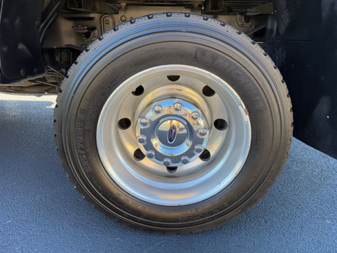 Used 2022 Ford F450 Lariat w/ FX4 Off-Road Package image 38