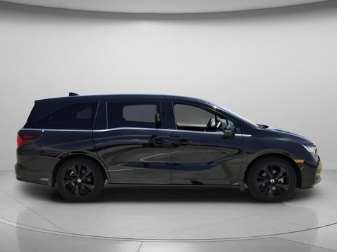 Certified 2024 Honda Odyssey Sport image 3