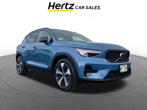 Used 2024 Volvo XC40 B5 Core AWD/4WD image 1