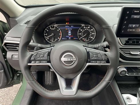 Used 2025 Nissan Altima 2.5 SR w/ SR Premium Package image 19