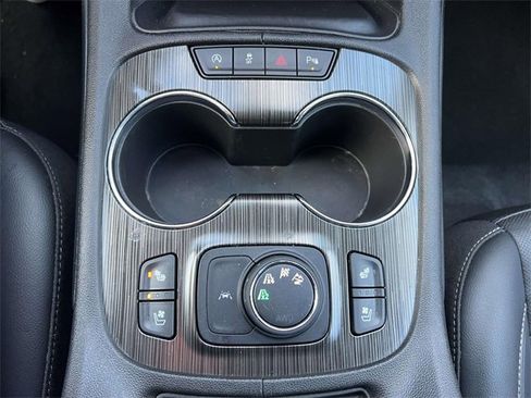 Used 2023 GMC Acadia SLT w/ Preferred Package image 32