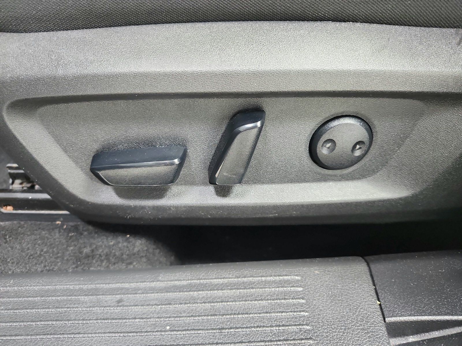 Used 2025 Nissan Rogue SV AWD/4WD image 11