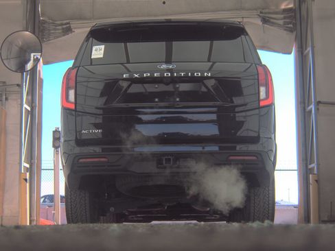 Used 2025 Ford Expedition Active image 17