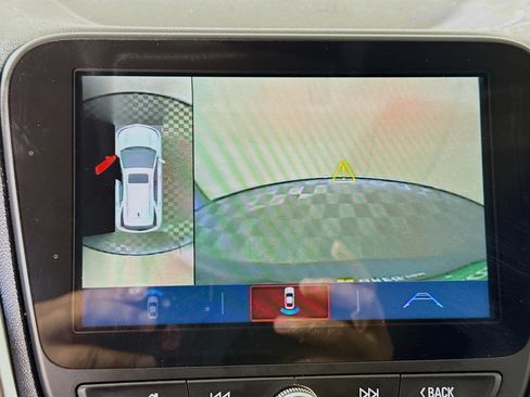 Used 2018 Chevrolet Equinox Premier FWD image 19