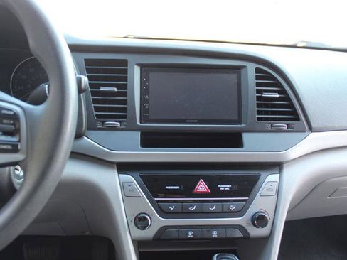 Used 2017 Hyundai Elantra SE FWD image 16