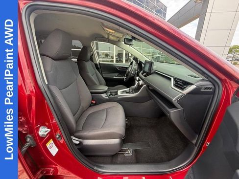 Used 2019 Toyota RAV4 LE w/ All Weather Liner Package AWD/4WD image 10
