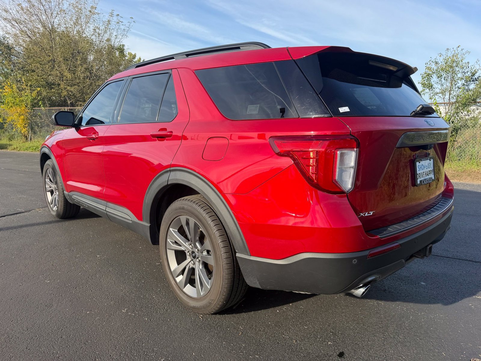 Used 2021 Ford Explorer XLT w/ Equipment Group 202A AWD/4WD image 9