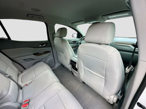 Used 2018 GMC Acadia SLE w/ Driver Alert Package I image 31