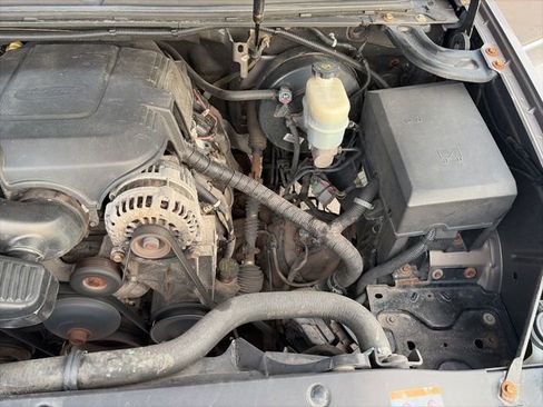 Used 2012 Cadillac Escalade Luxury image 32