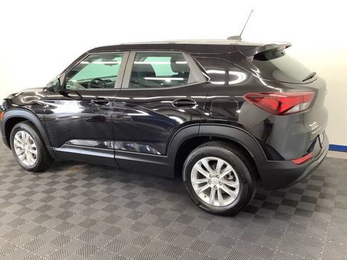 Used 2023 Chevrolet TrailBlazer LS FWD image 4