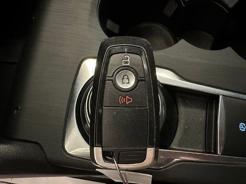 Used 2020 Ford Escape SE image 17