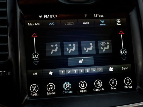 Used 2017 Chrysler 300 Limited w/ Value Package image 37