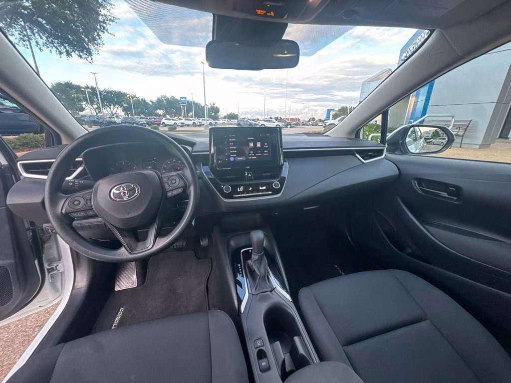 Used 2025 Toyota Corolla LE FWD image 8