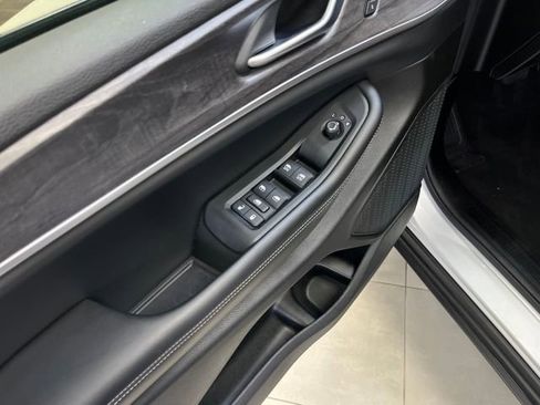 Used 2024 Jeep Grand Cherokee L Limited w/ Luxury Tech Group II image 14