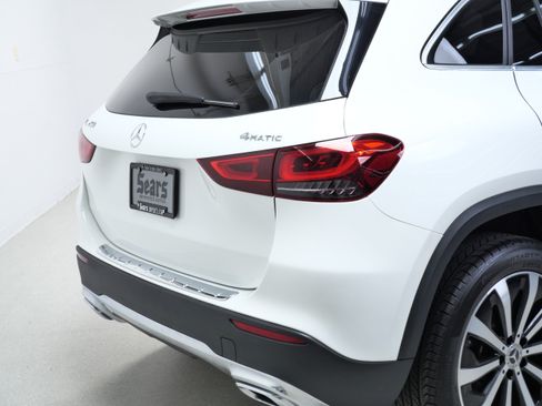Used 2022 Mercedes-Benz GLA 250 4MATIC w/ Premium Package Lite image 5