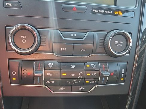 Used 2018 Ford Explorer XLT w/ Equipment Group 202A FWD image 16