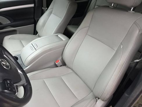 Used 2017 Toyota Highlander XLE FWD image 15