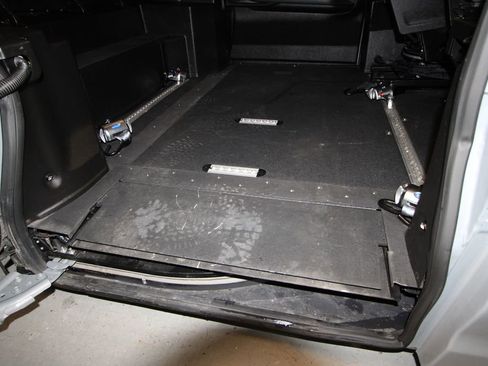 Used 2023 Toyota Sienna XSE image 30