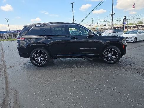 Used 2023 Jeep Grand Cherokee Summit AWD/4WD image 16