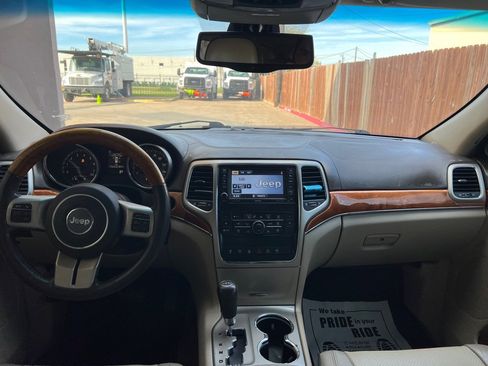 Used 2013 Jeep Grand Cherokee Overland w/ Advance Technology Group AWD/4WD image 17