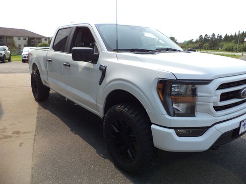 Used 2023 Ford F150 XLT w/ Trailer Tow Package image 9