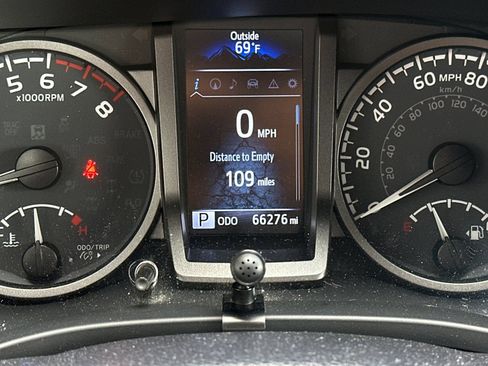 Used 2022 Toyota Tacoma TRD Off-Road w/ Technology Package image 23