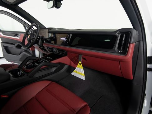 New 2026 Porsche Cayenne image 30