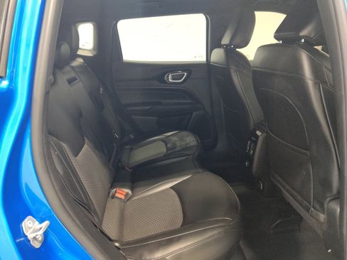Used 2022 Jeep Compass Latitude AWD/4WD image 19