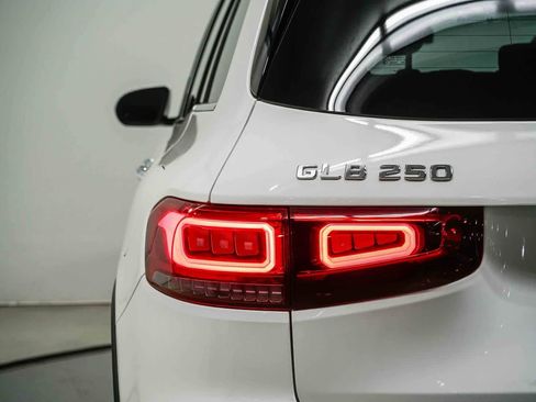 Used 2023 Mercedes-Benz GLB 250 GLB 250 image 9