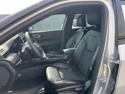 Used 2025 Jeep Compass Trailhawk AWD/4WD image 35