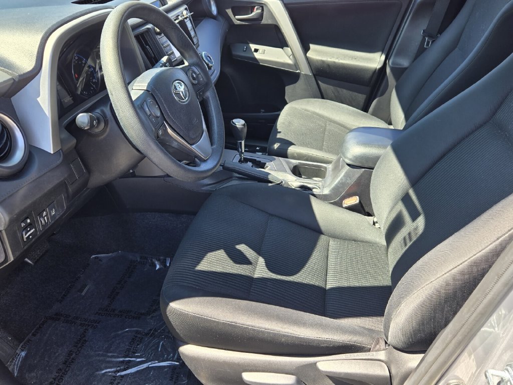 Used 2017 Toyota RAV4 LE FWD image 10
