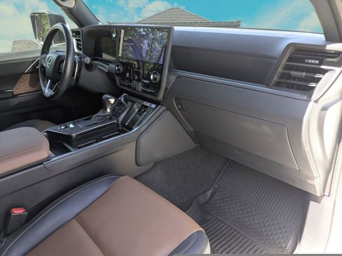 Used 2024 Lexus GX 550 w/ Accessory Package (Z1) AWD/4WD image 24