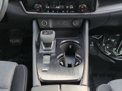 Certified 2022 Nissan Rogue SV FWD image 19