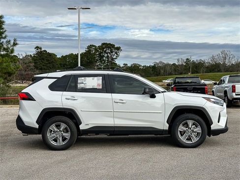 New 2025 Toyota RAV4 LE image 9