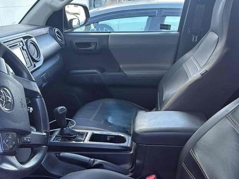 Used 2016 Toyota Tacoma SR5 image 8