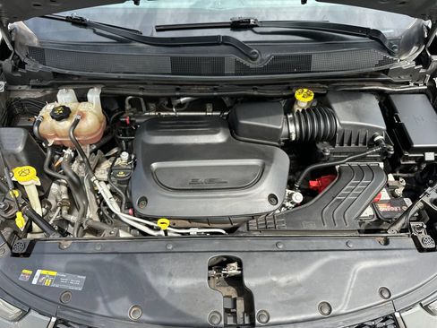 Used 2022 Chrysler Pacifica Touring-L FWD image 22