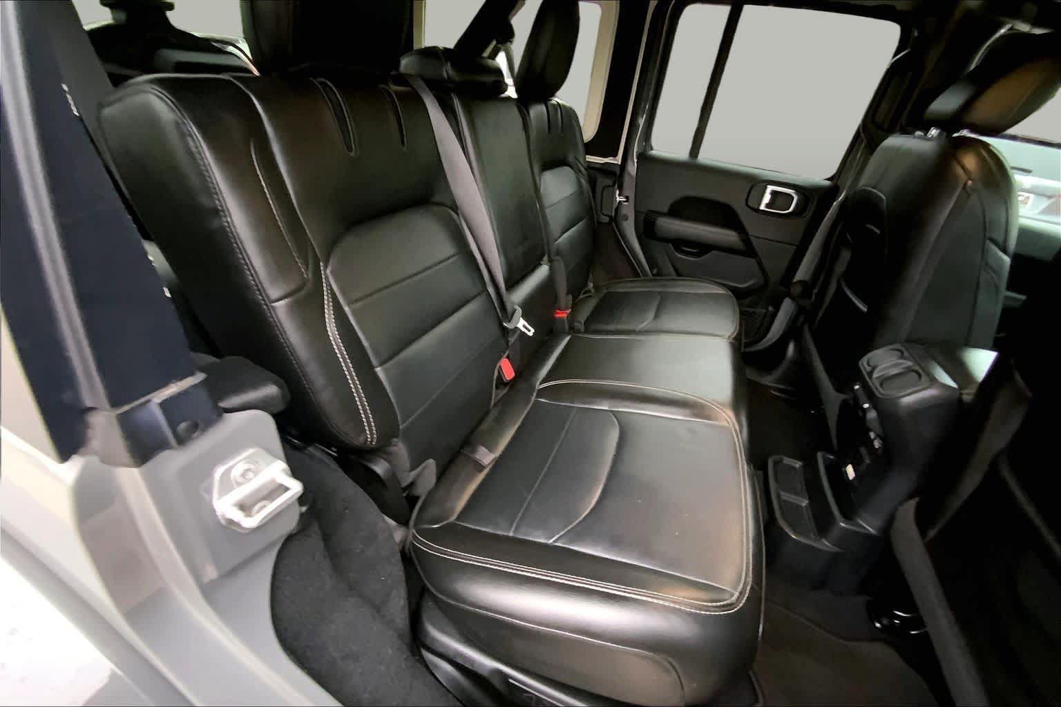 Used 2023 Jeep Wrangler Unlimited Sahara w/ Cold Weather Group AWD/4WD image 19