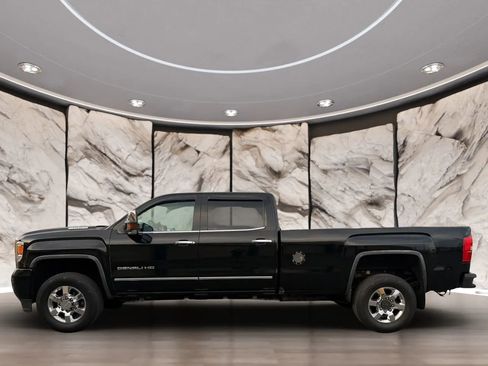 Used 2018 GMC Sierra 3500 Denali w/ Duramax Plus Package image 5