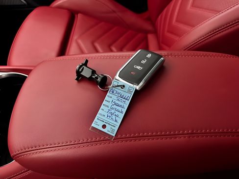 Used 2024 Maserati Grecale Trofeo AWD/4WD image 29