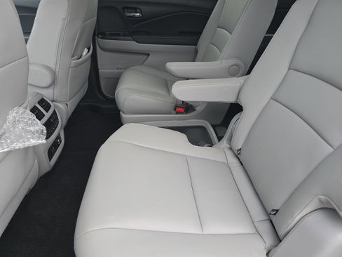 Used 2021 Honda Pilot Touring image 10