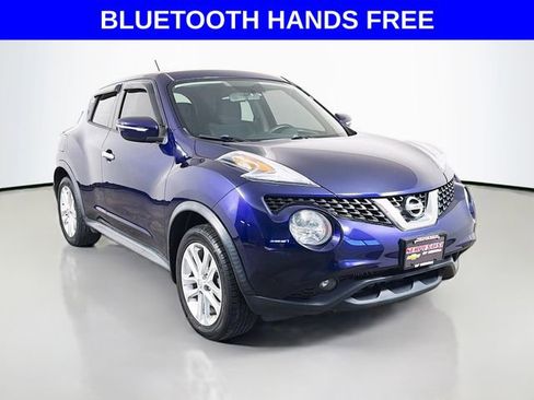 Used 2016 Nissan Juke SV image 2