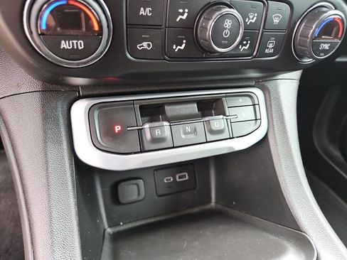 Used 2021 GMC Acadia SLE w/ Driver Convenience Package FWD image 15
