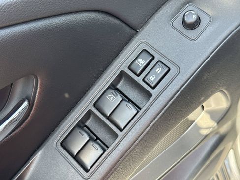 Used 2025 Nissan Frontier SV AWD/4WD image 15