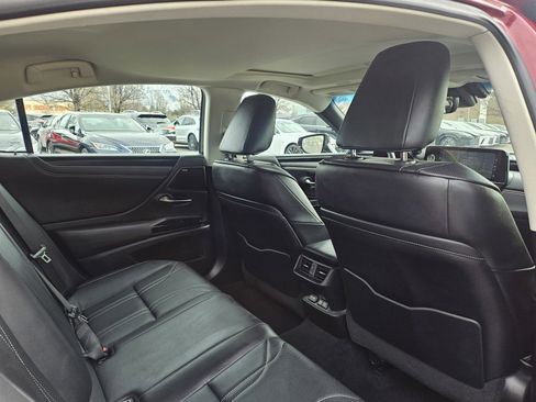 Used 2022 Lexus ES 300h w/ Luxury Package image 25