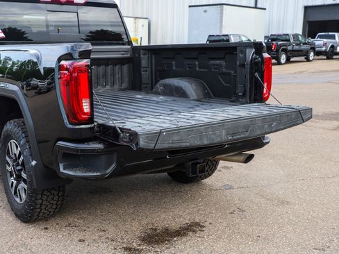 Used 2023 GMC Sierra 3500 AT4 w/ AT4 Preferred Package AWD/4WD image 9