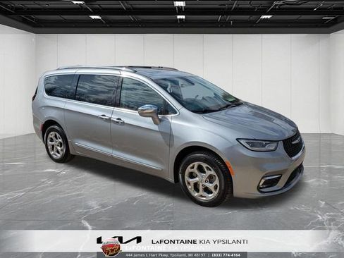 Used 2021 Chrysler Pacifica Limited AWD/4WD image 7