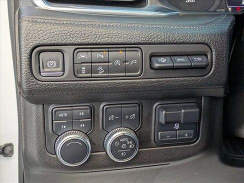 Used 2021 GMC Yukon Denali w/ Denali Premium Package image 6